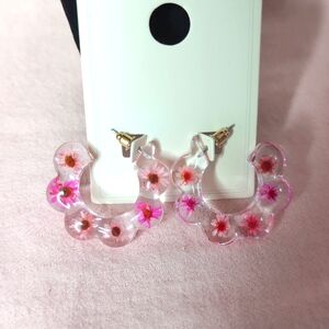 Pink & Purple 1 1/2" Resin Scalloped Edge Floral Hoop Earrings- NWT